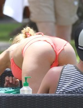 Hayden Panettiere On The Beach 05