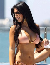 Celeb Beauty Kim Kardashian 04