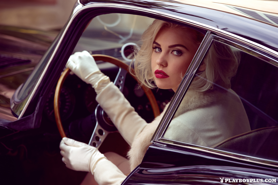 Glamorous diva Kayslee Collins